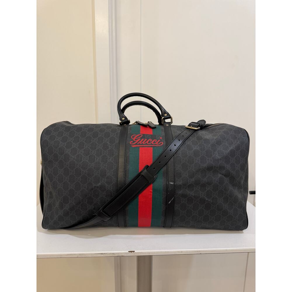 Gucci GG Supreme Vintage Logo Travel Duffel crossbody 100% AUTHENTIC